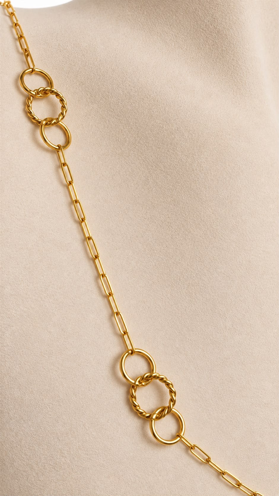 Collar Paper Clip con Aros Entrelazados de 14k – 14k Gold Paperclip Link Necklace (foto 2)