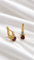 Aretes con Granate y Diamantes de Plata 925 Bañada en Oro – Gold Plated 925 Silver Garnet Earrings