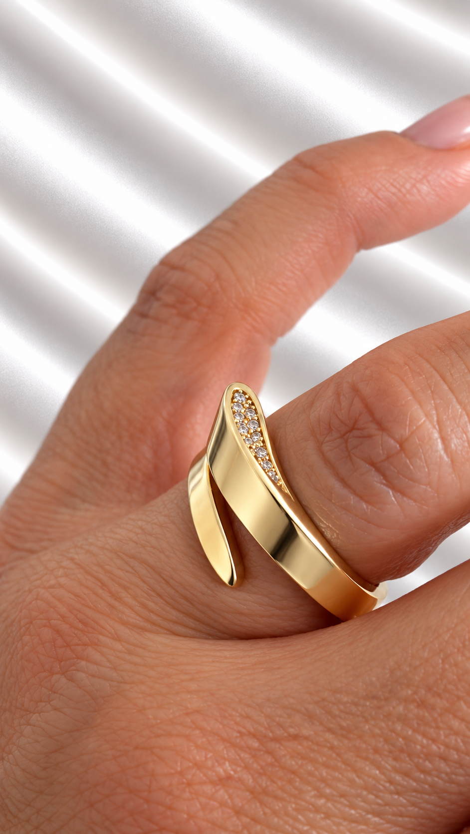 Anillo con Detalle en Circonia de 10k – 10k Gold CZ Accent Ring