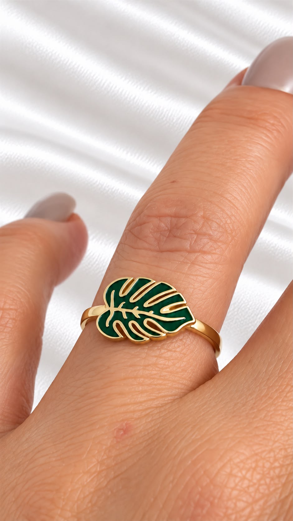 Anillo con Hoja Verde de 14k – 14k Gold Green Leaf Ring