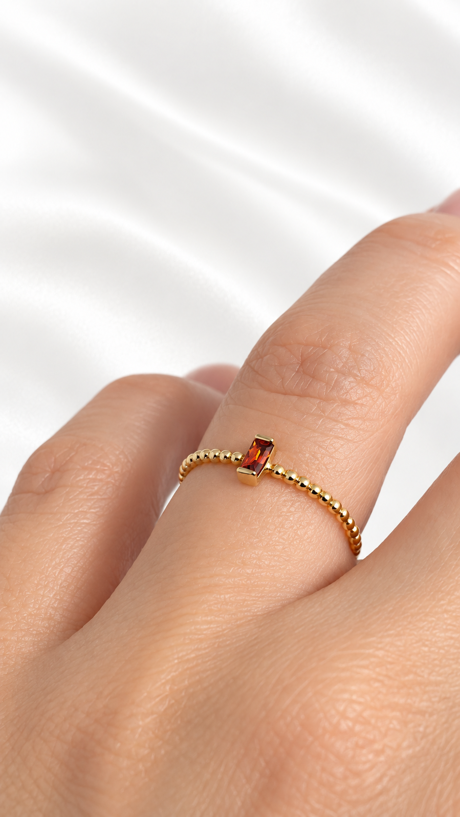 Anillo con Circonia Roja de 14k – 14k Gold Red CZ Ring
