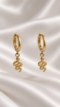 Argollas con Serpiente Colgante de 14k – 14k Gold Snake Charm Hoop Earrings