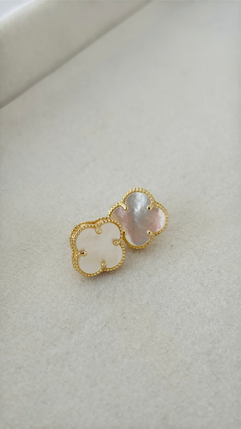 Aretes de clover blanco 10k