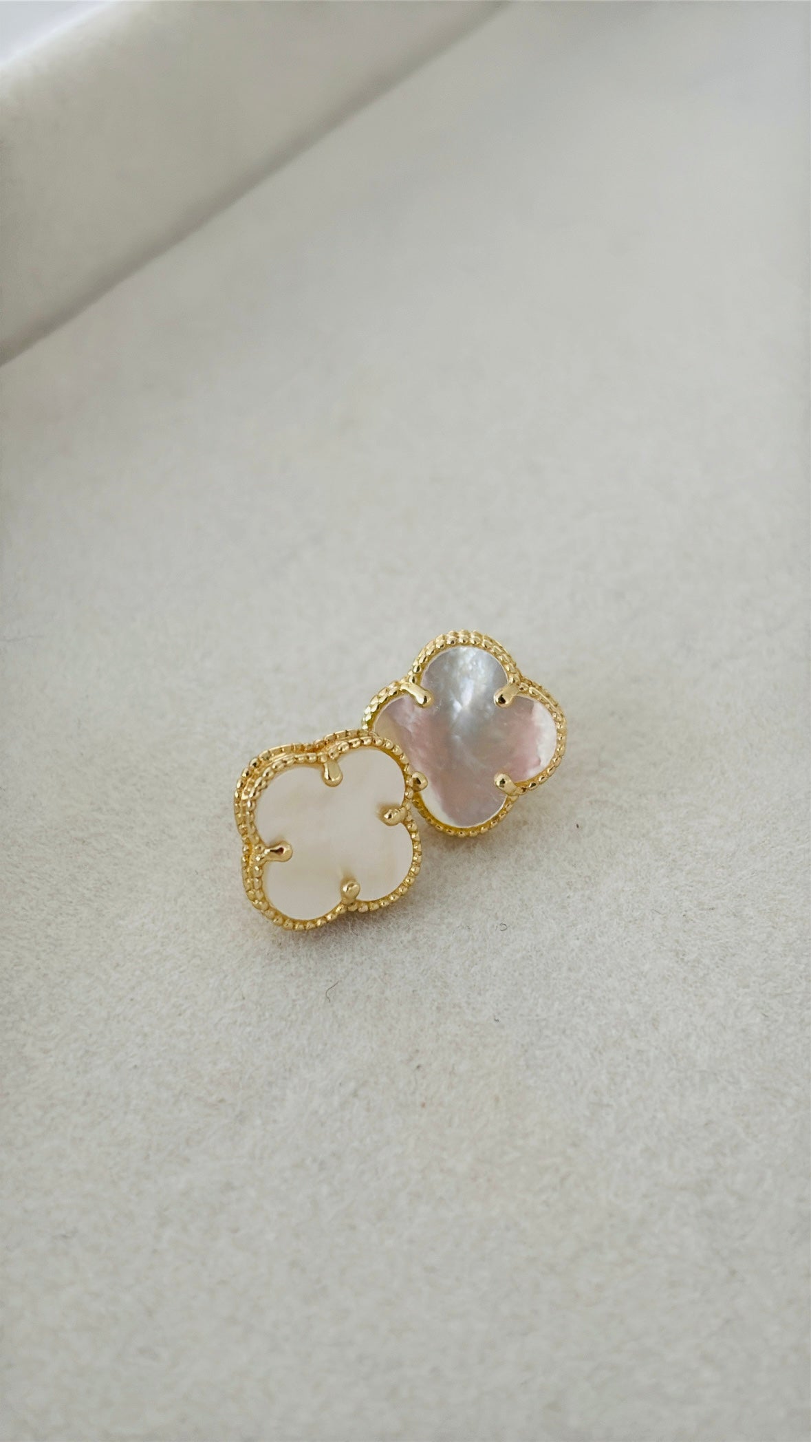 Aretes de clover blanco 10k