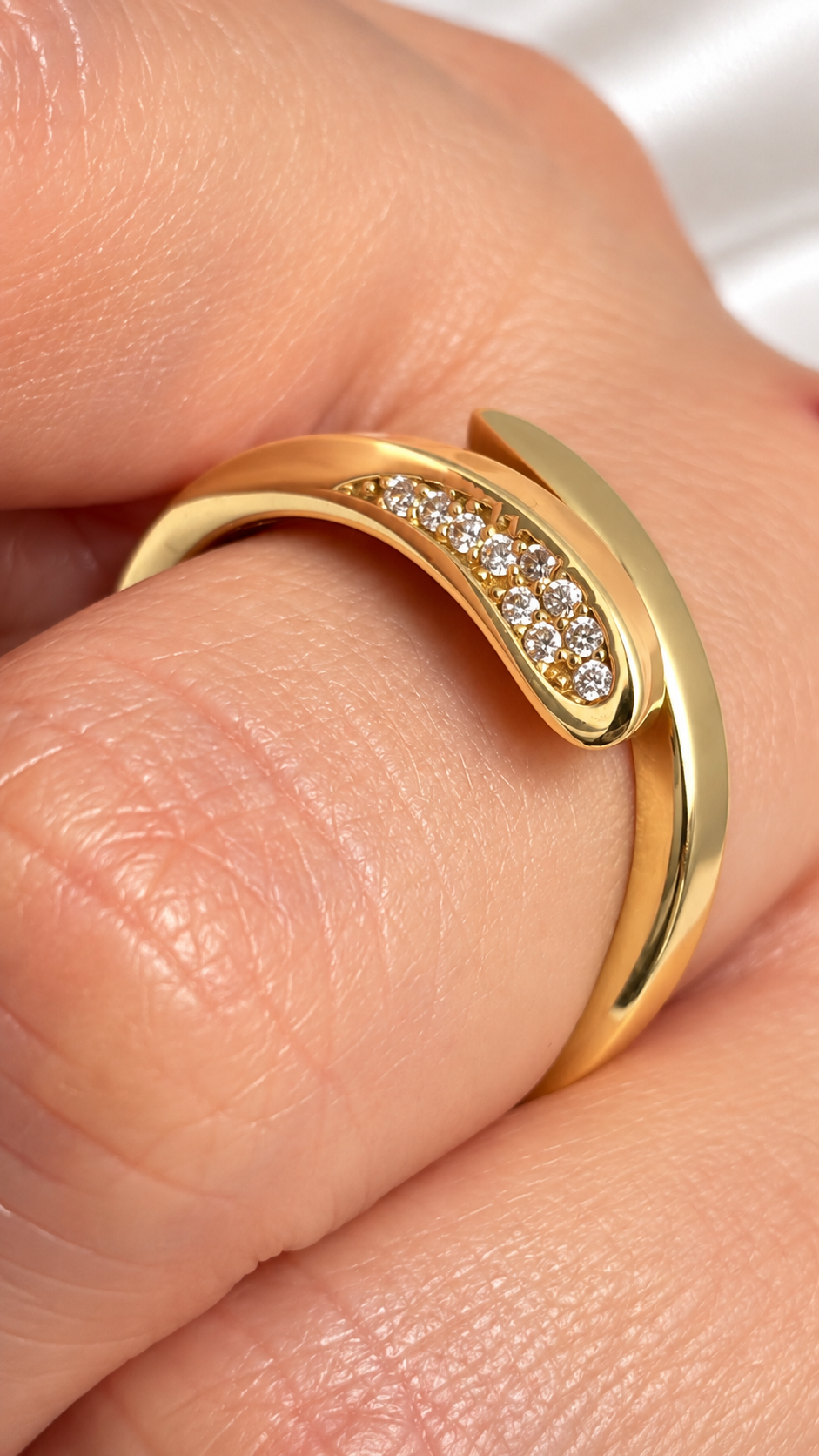 Anillo con Detalle en Circonia de 10k – 10k Gold CZ Accent Ring (foto 2)