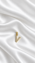 Dije Inicial Letra V con Circonias de 10k – 10k Gold Initial V Pendant