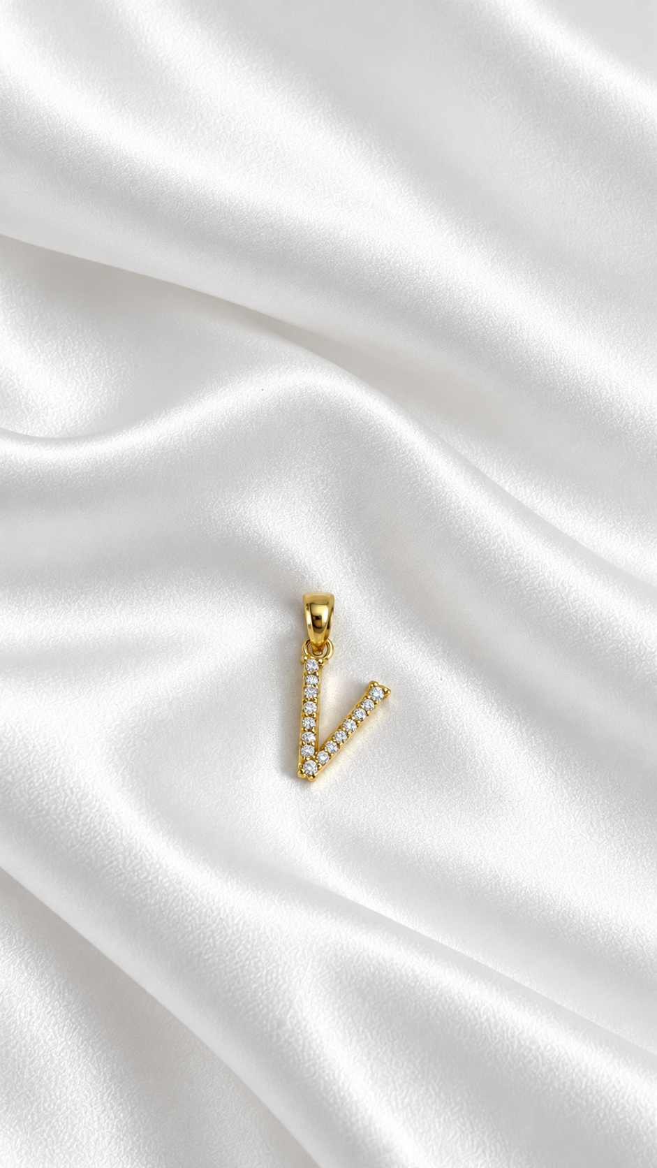 Dije Inicial Letra V con Circonias de 10k – 10k Gold Initial V Pendant