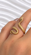 Anillo de Serpiente con Ojos Rojos de 10k – 10k Gold Snake Ring with Red CZ Eyes