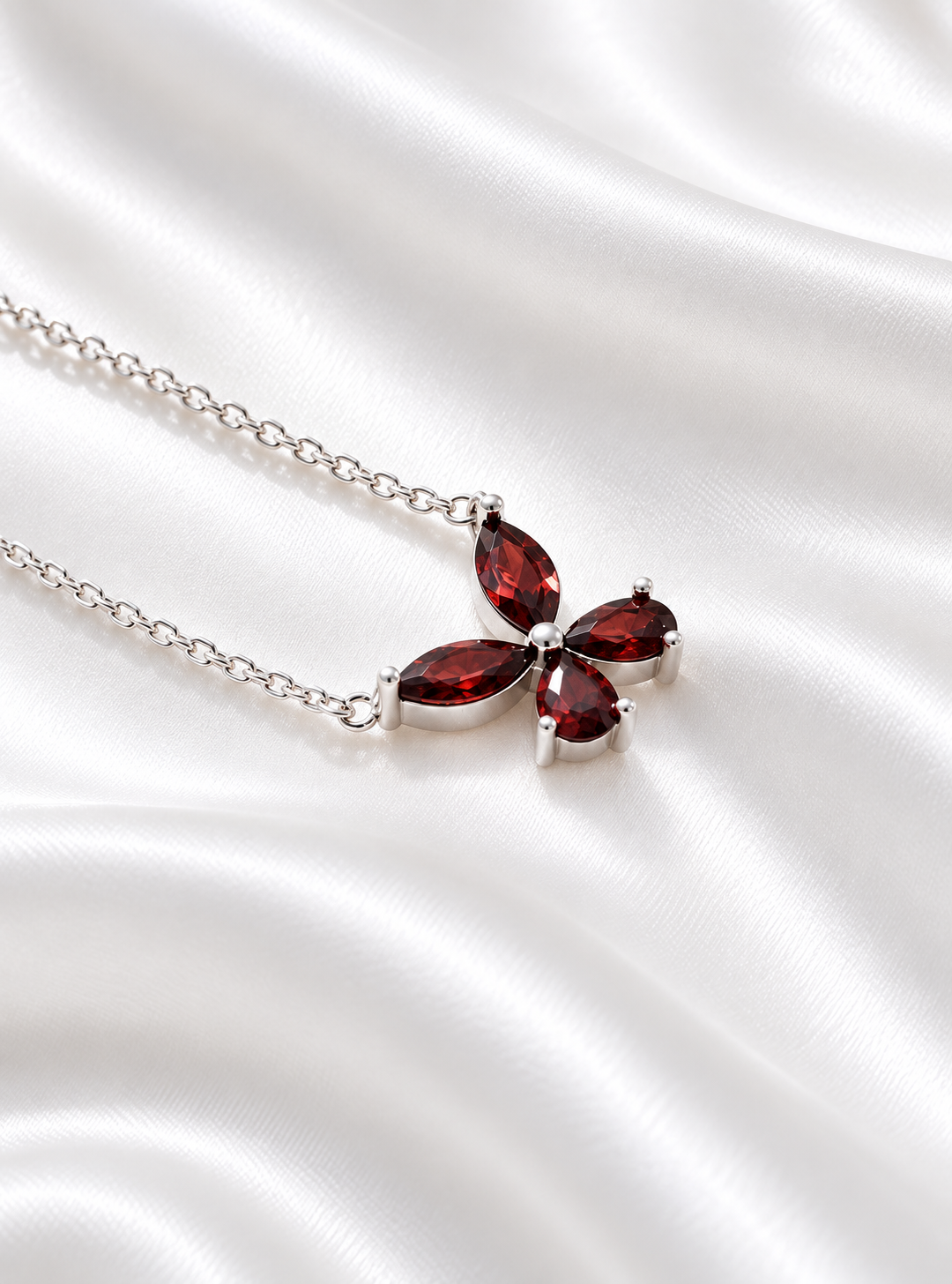 Cadena con Mariposa de Granate de Plata 925 – 925 Sterling Silver Garnet Butterfly Necklace