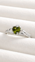Anillo de plata con Peridot