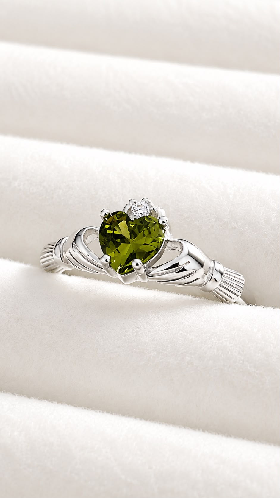 Anillo de plata con Peridot