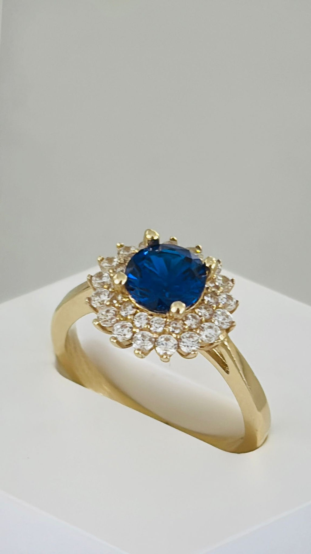 Anillo con piedra Azul 10k