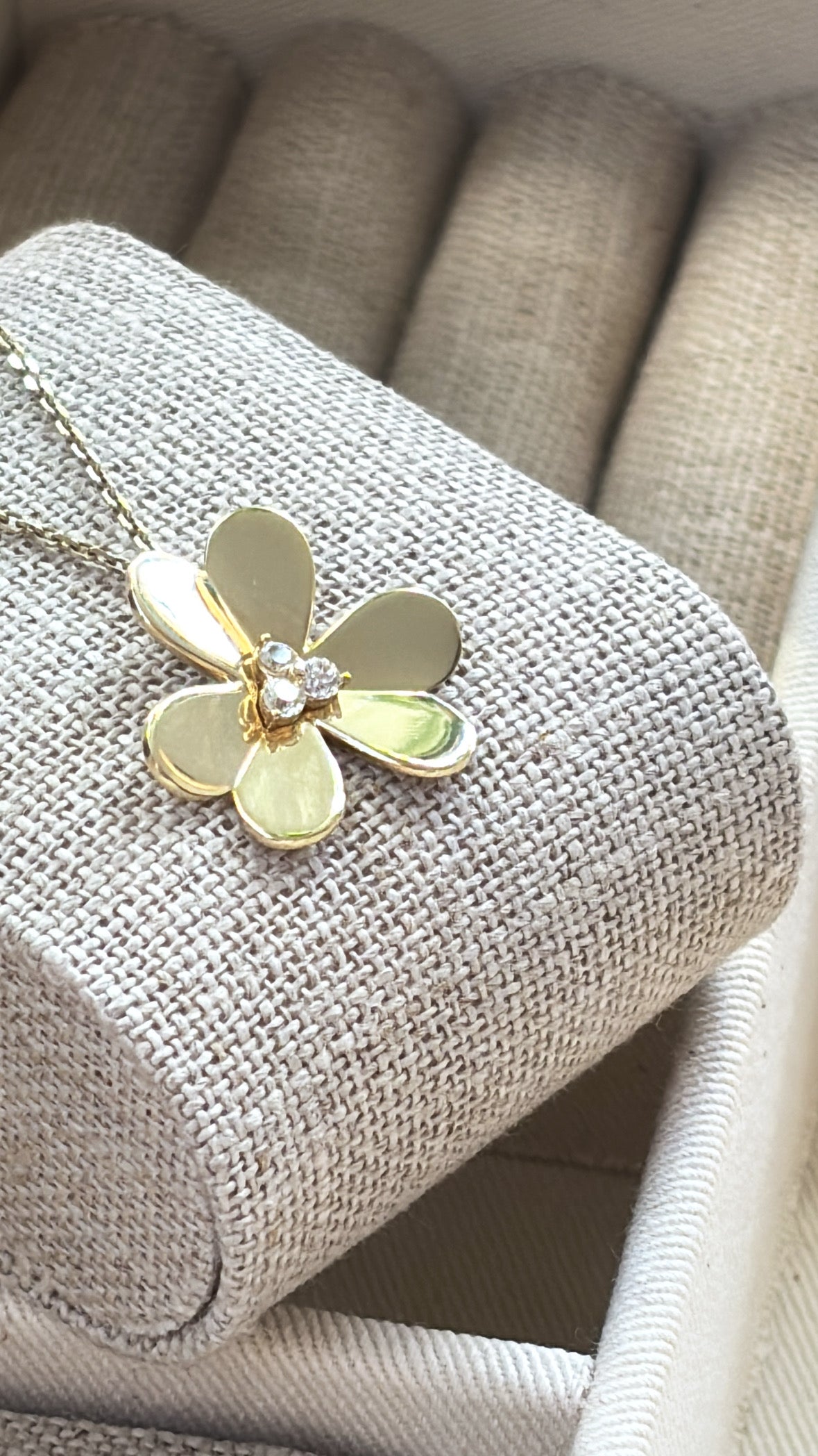 Cadena con dije frívole VC