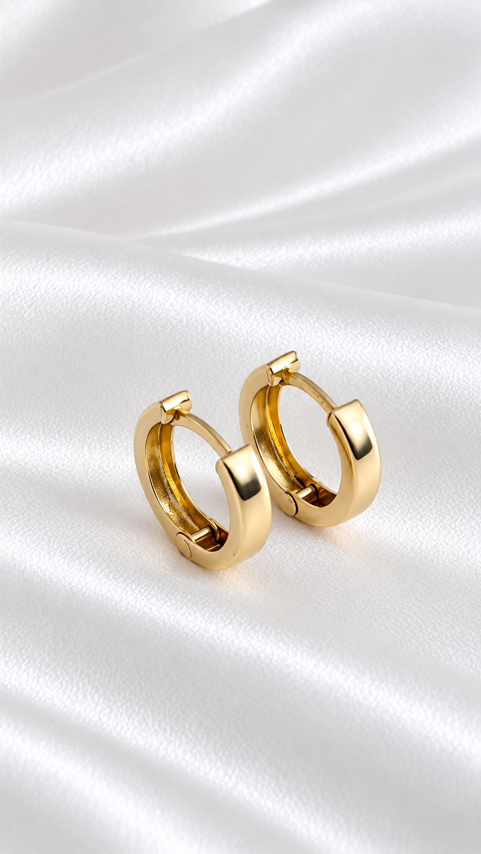 Argollas Huggies Pequeñas de 14k – 14k Gold Small Huggie Earrings