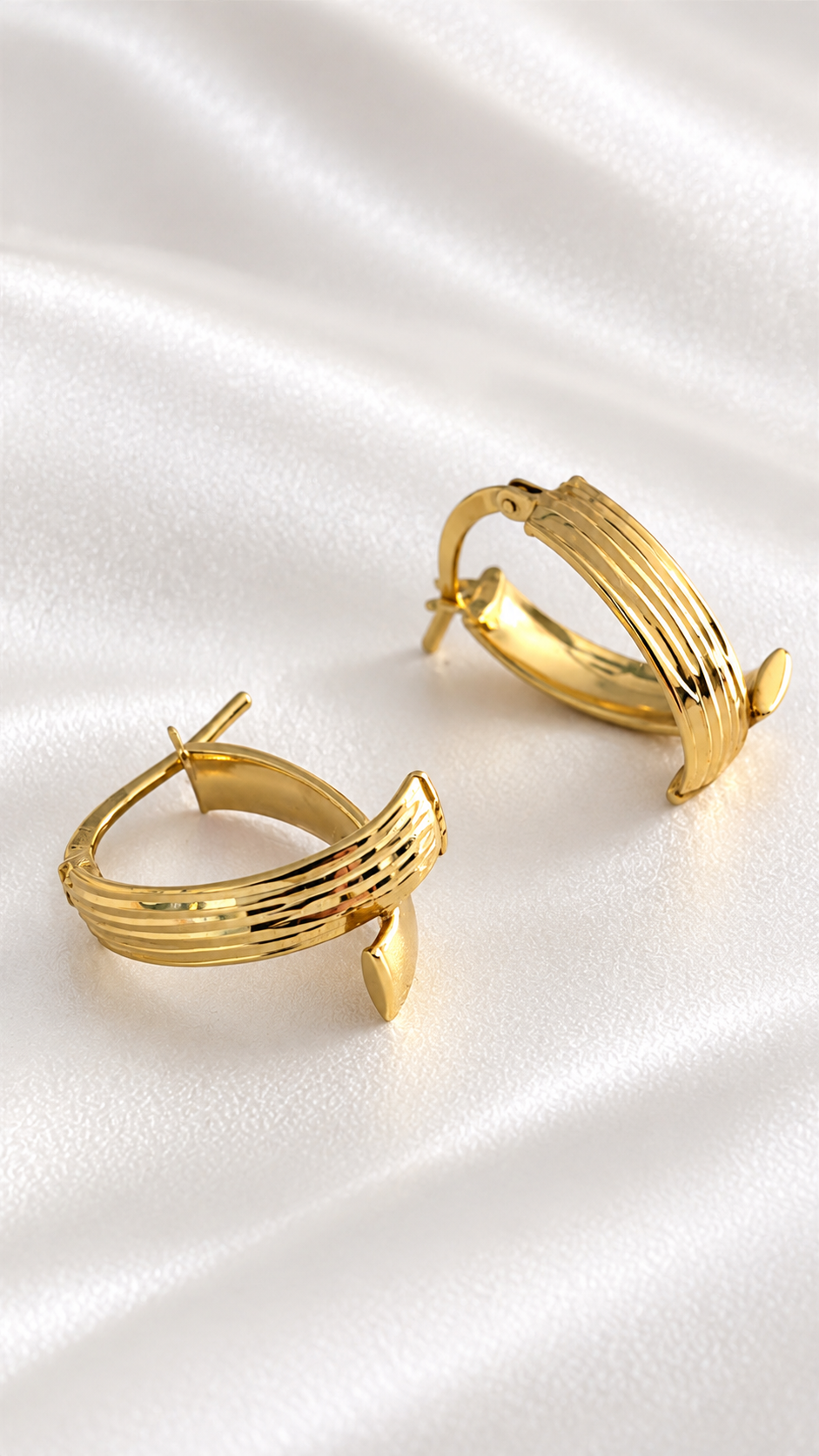 Argollas Cruzadas Medianas de 14k – 14k Gold Crossover Hoop Earrings