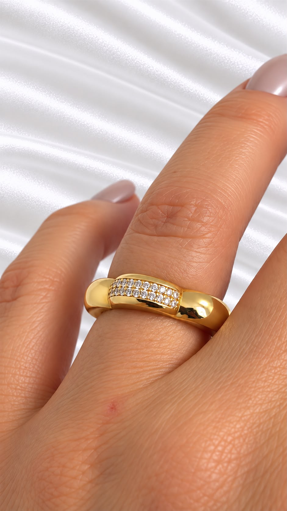 Anillo Minimalista con Circonias de 10k – 10k Gold Minimalist CZ Ring