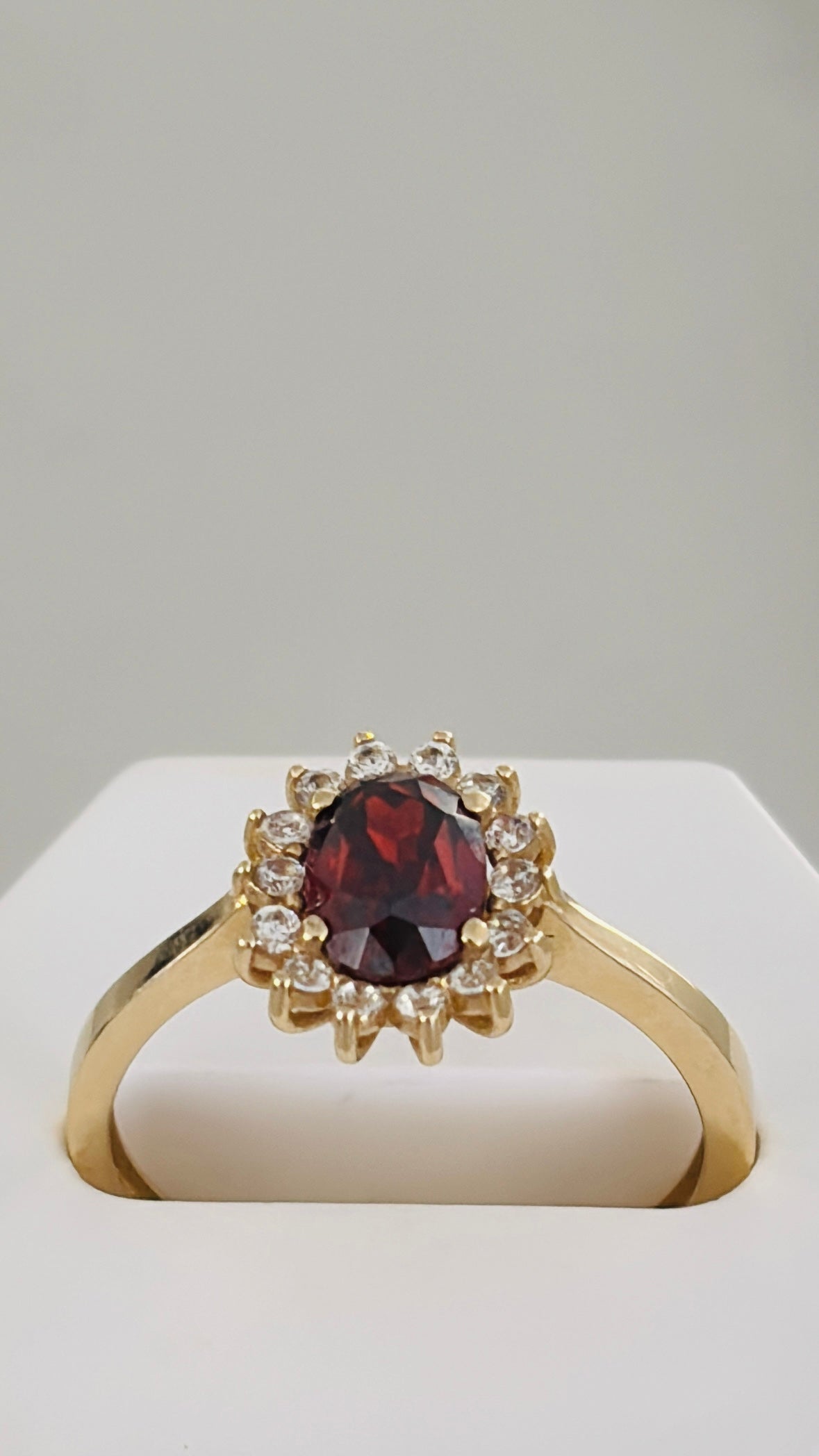 Anillo de Piedra Rojo Vino 14k