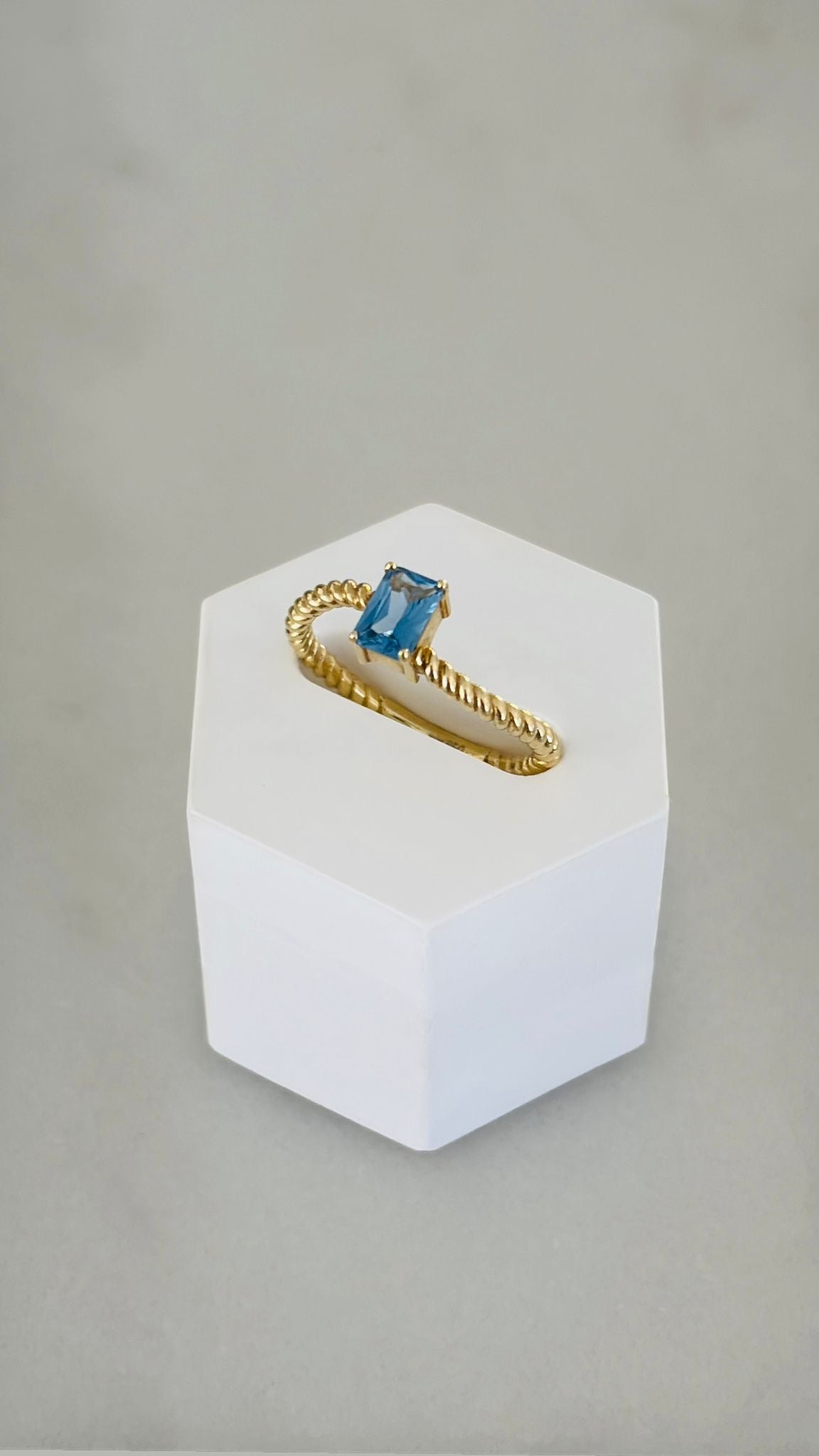 Anillo de piedra azul 10k