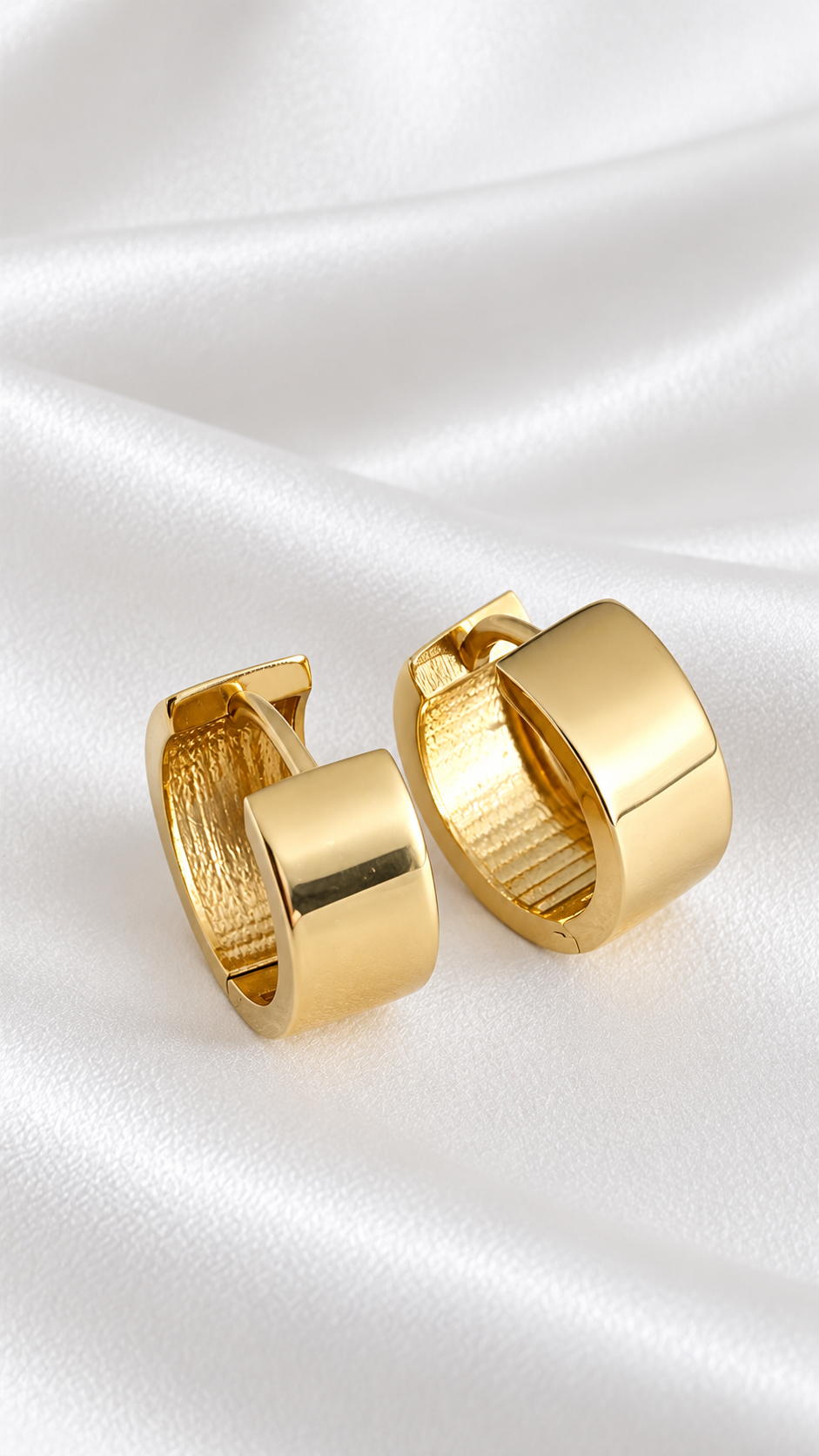 Argollas Huggies Gruesas de 10k – 10k Gold Chunky Huggie Earrings