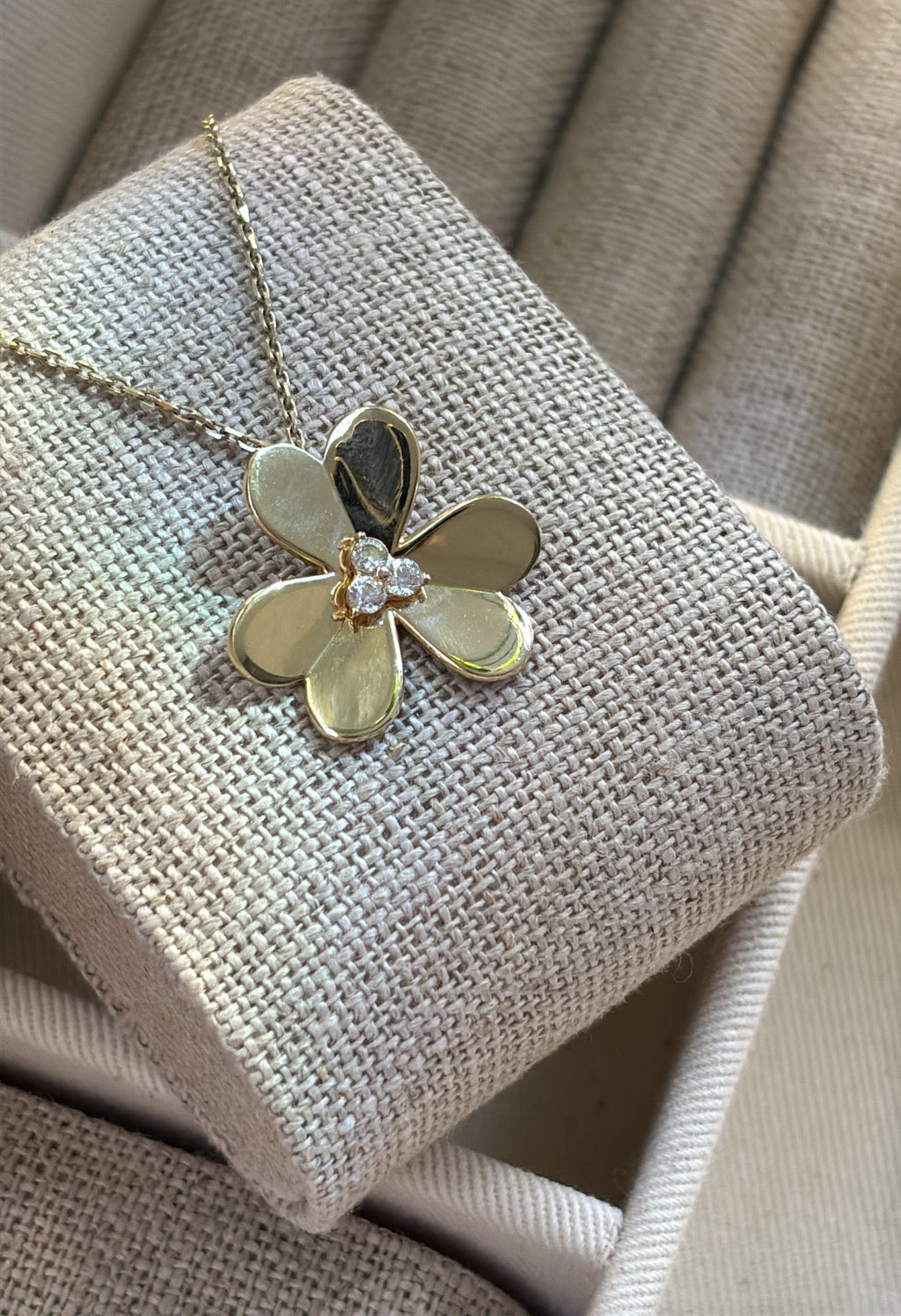 Cadena con dije frívole VC