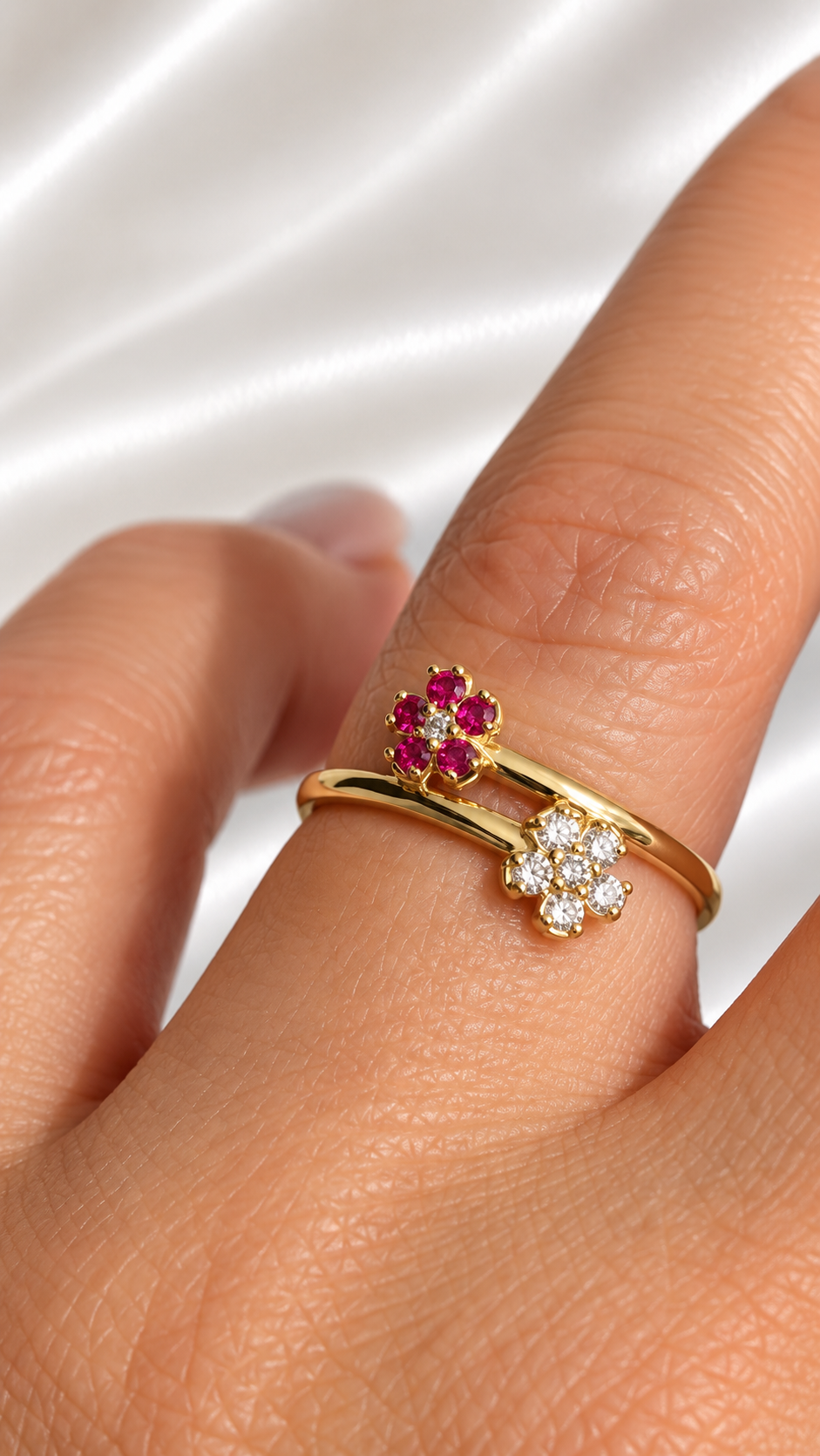 Anillo de Flores con Circonias de 10k – 10k Gold Flower Ring with CZ