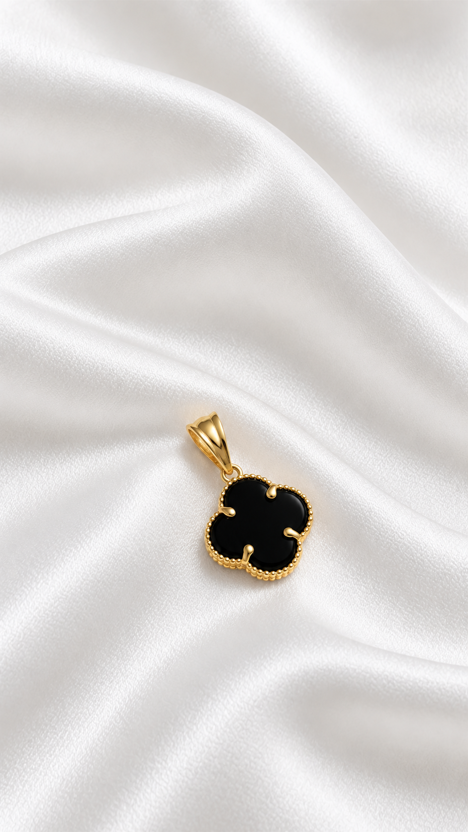 Dije Trébol Negro Mediano de 10k – 10k Gold Black Clover Pendant