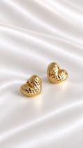 Aretes de Corazón Pequeños de 14k – 14k Gold Small Heart Stud Earrings
