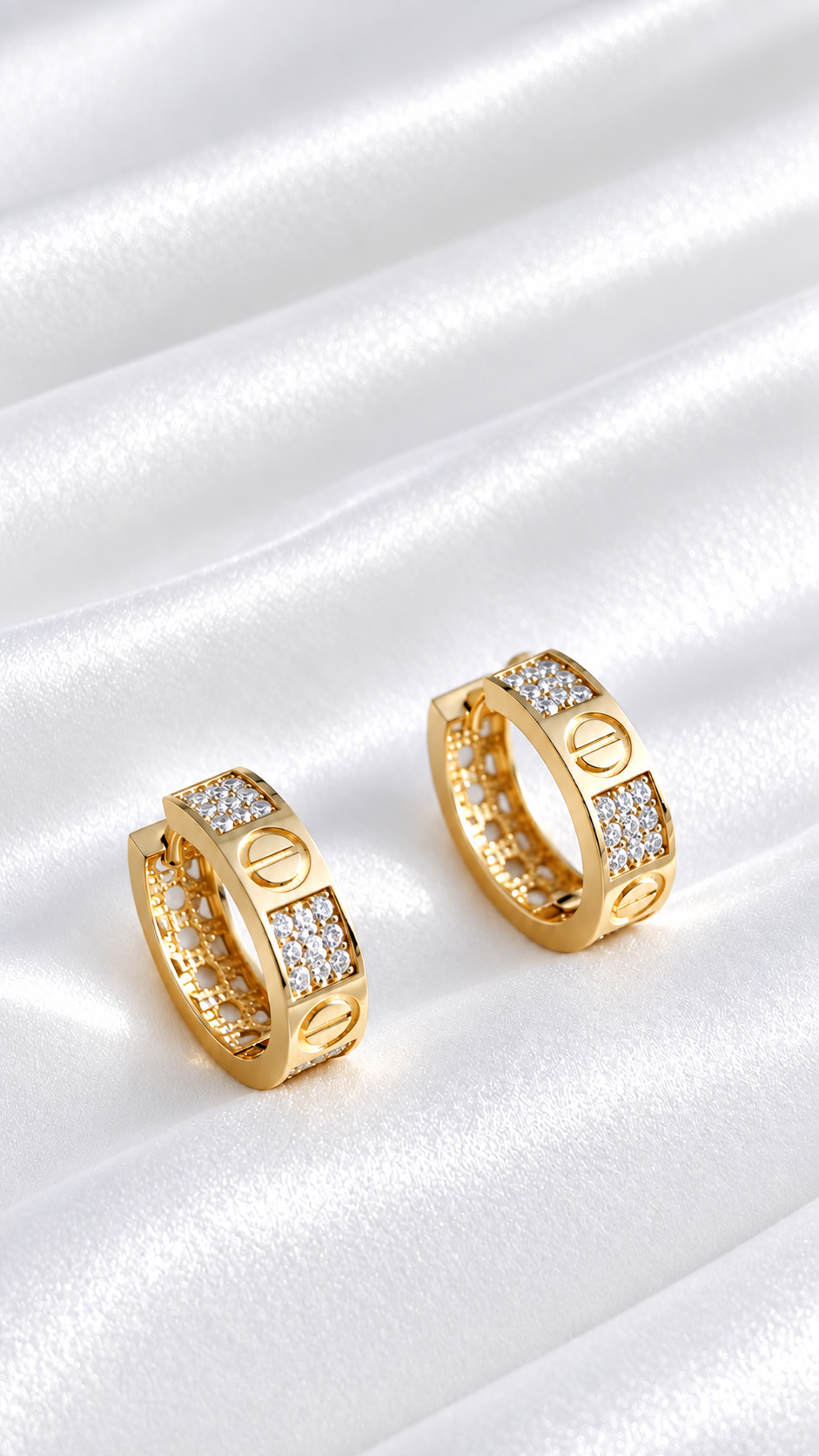 Argollas con Tornillos Grabados y Circonias de 10k – 10k Gold Screw Design CZ Hoop Earrings