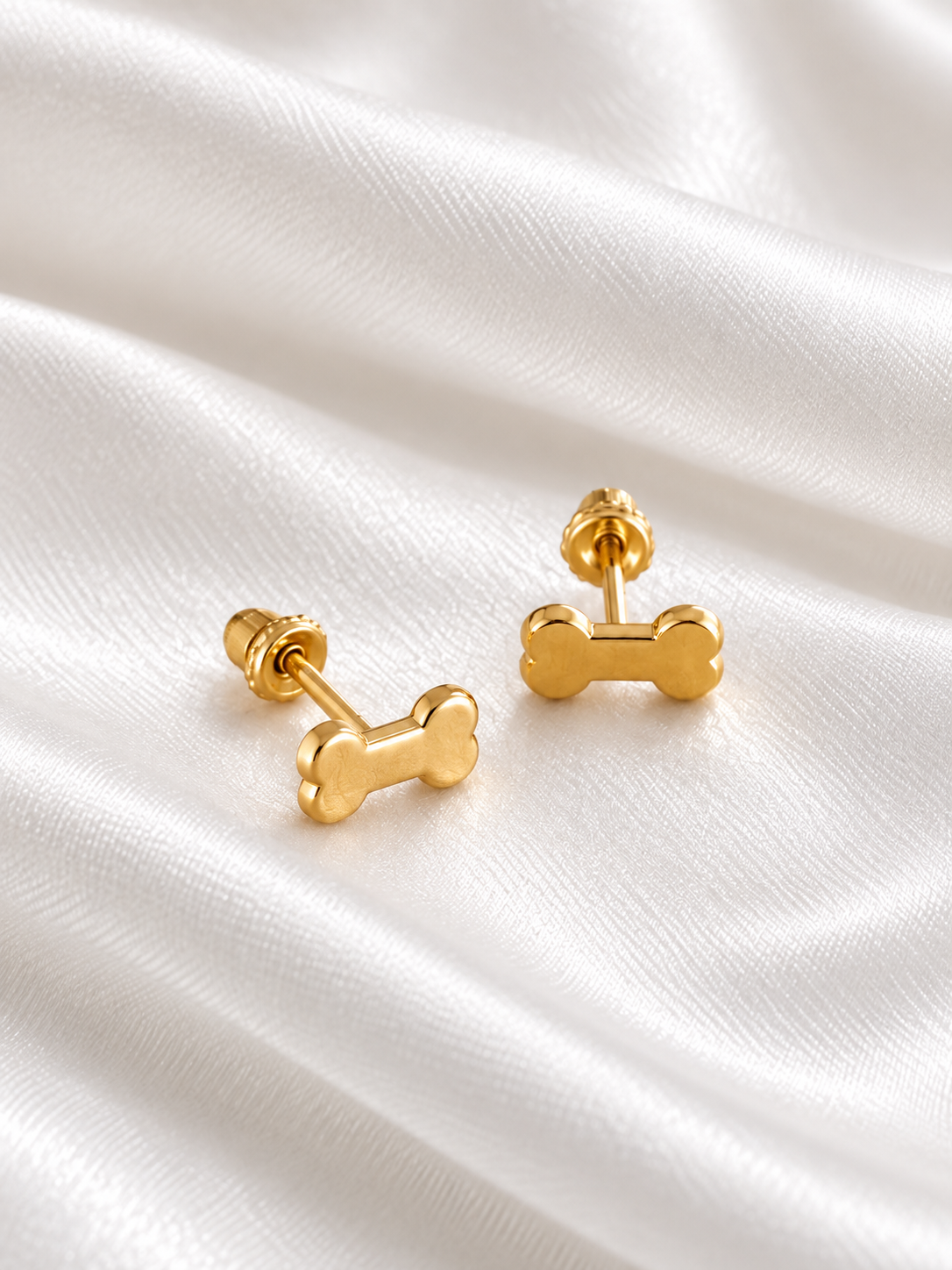 Aretes Hueso de 14k – 14k Gold Bone Stud Earrings