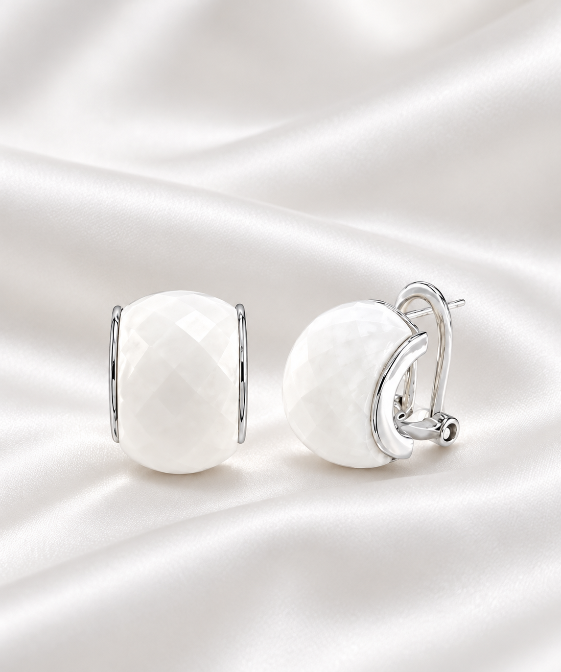 Aretes Omega con Ágata Blanca de Plata 925 – 925 Sterling Silver White Agate Omega Earrings