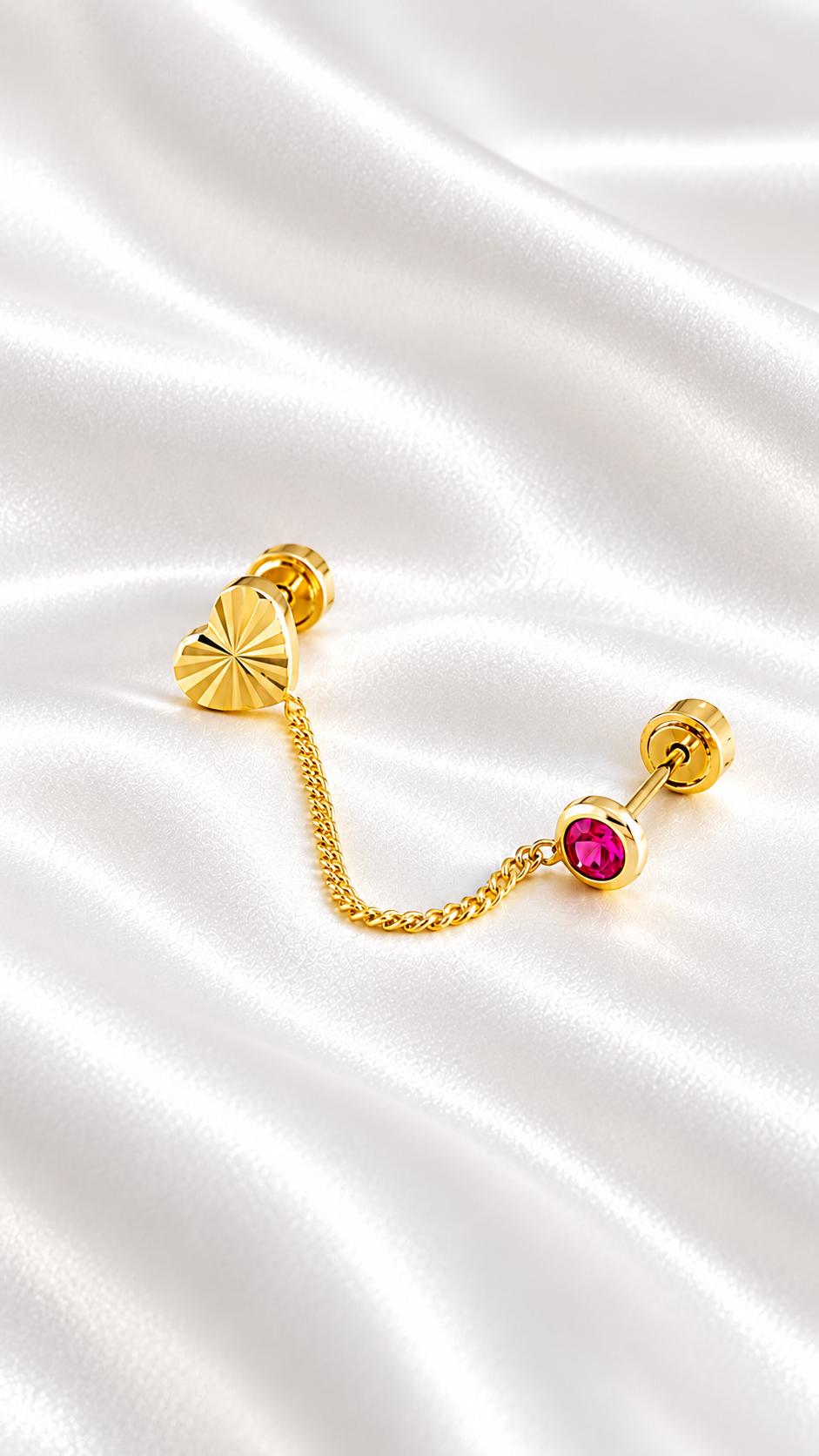 Arete Doble con Corazón y Cadena de 14k – 14k Gold Double Piercing Heart Chain Earring