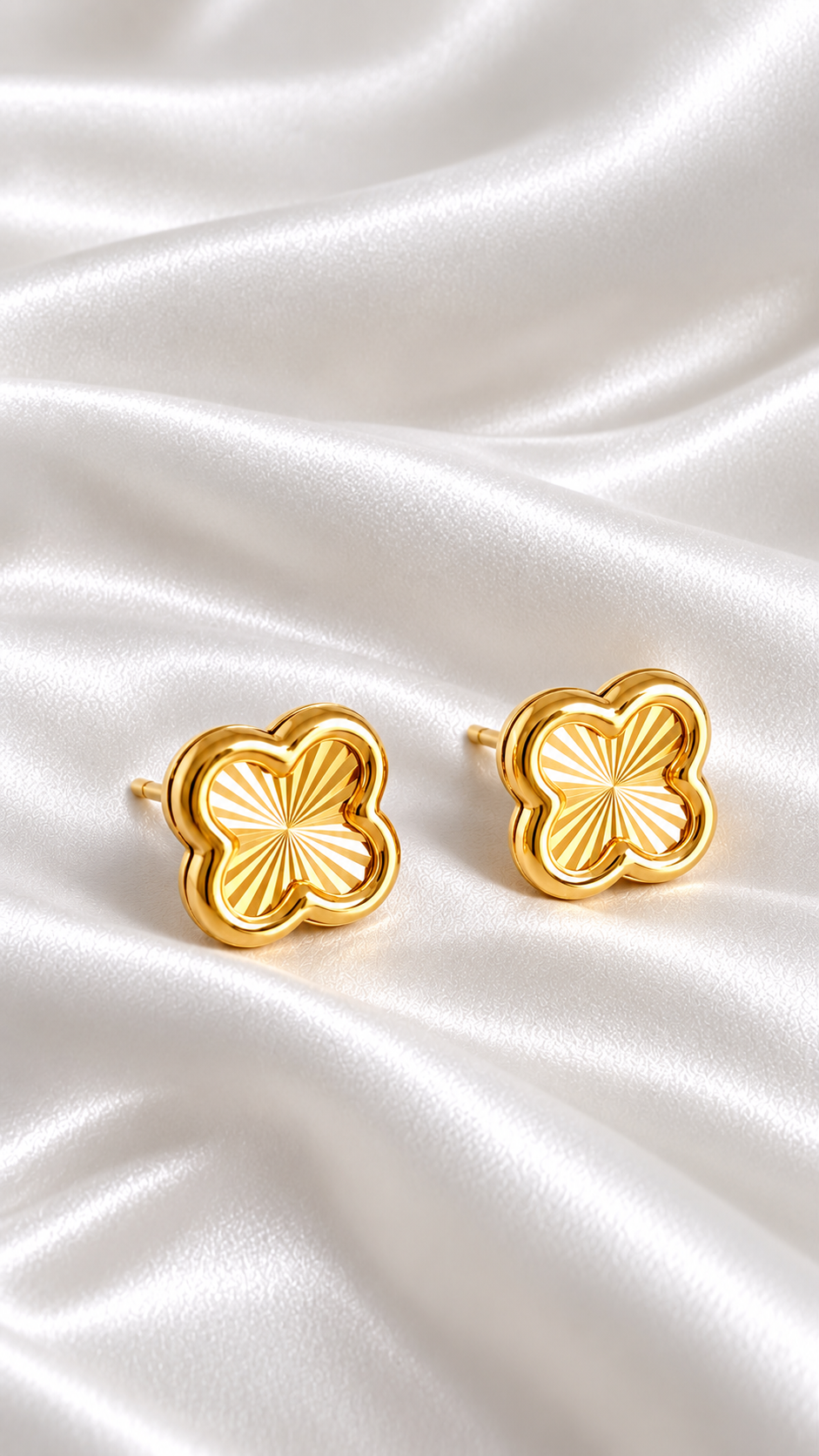 Aretes Flor Trébol de 14k – 14k Gold Clover Earrings
