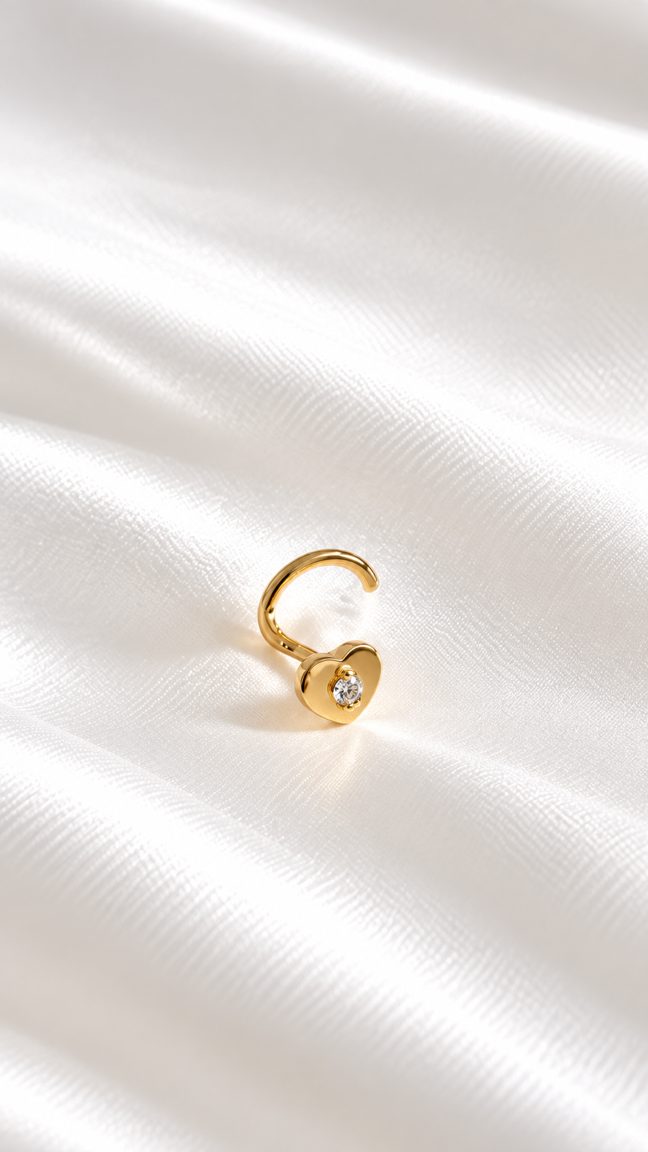 Piercing de Cartílago Corazón con Punto de Luz de 14k – 14k Gold Heart Cartilage Piercing