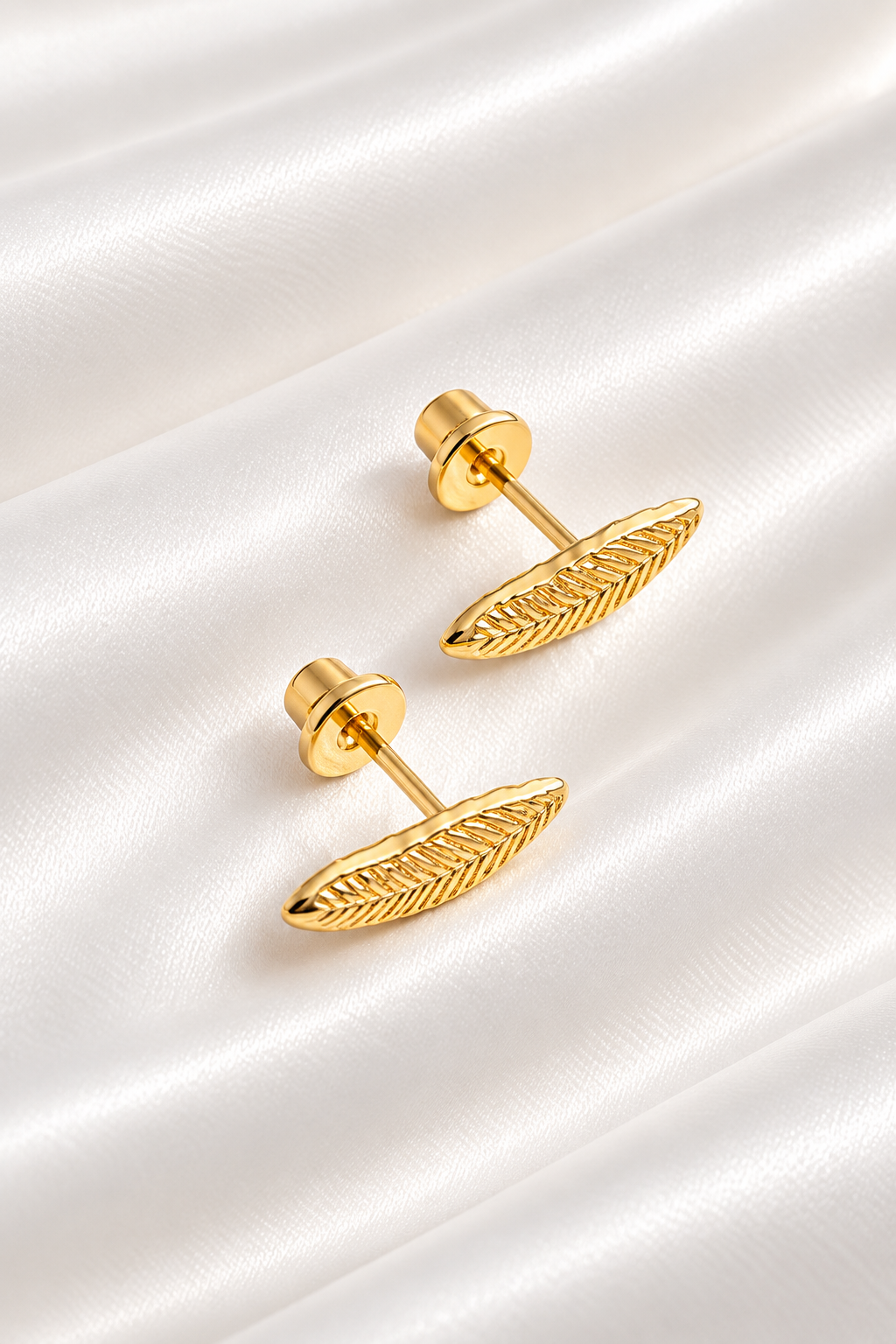 Aretes Hoja de 14k – 14k Gold Leaf Stud Earrings