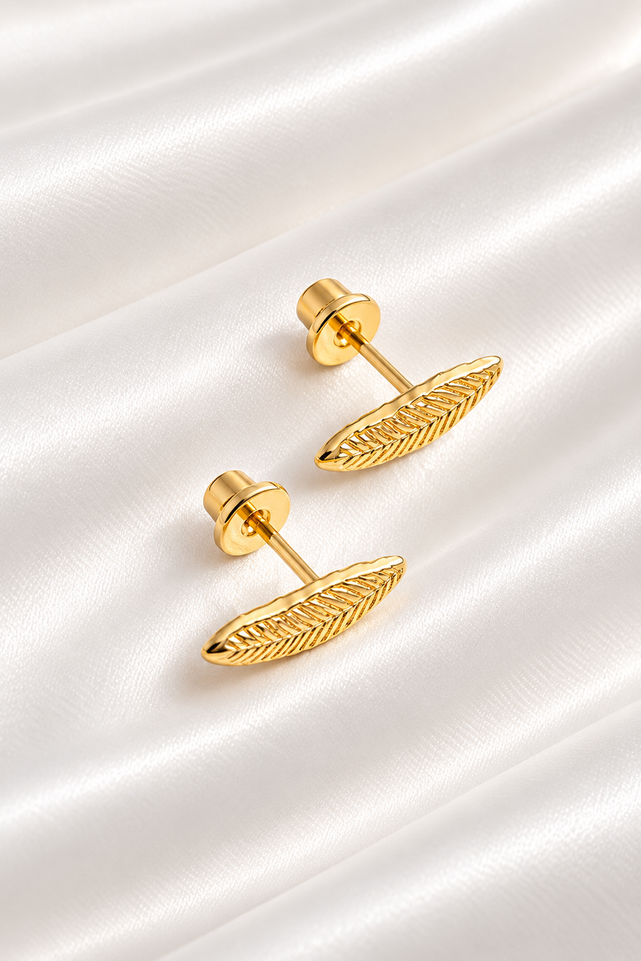 Aretes Hoja de 14k – 14k Gold Leaf Stud Earrings