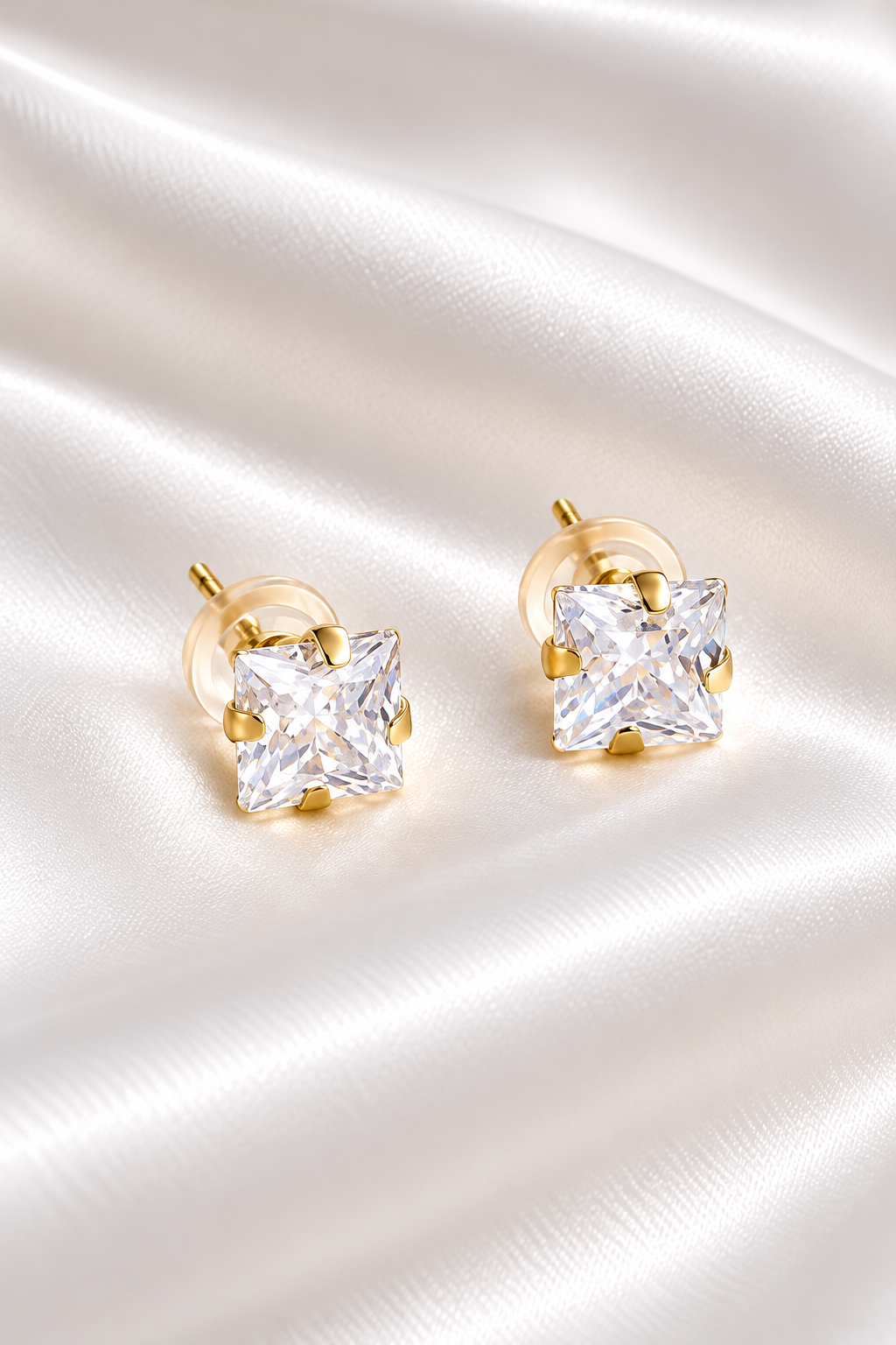 Aretes Cuadrados con Circonia de 14k – 14k Gold Square CZ Stud Earrings