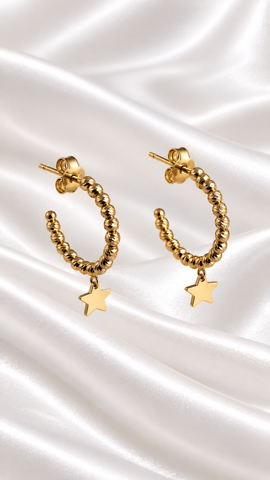 Argollas Media Luna con Estrella Colgante de 14k – 14k Gold Star Charm Hoop Earrings