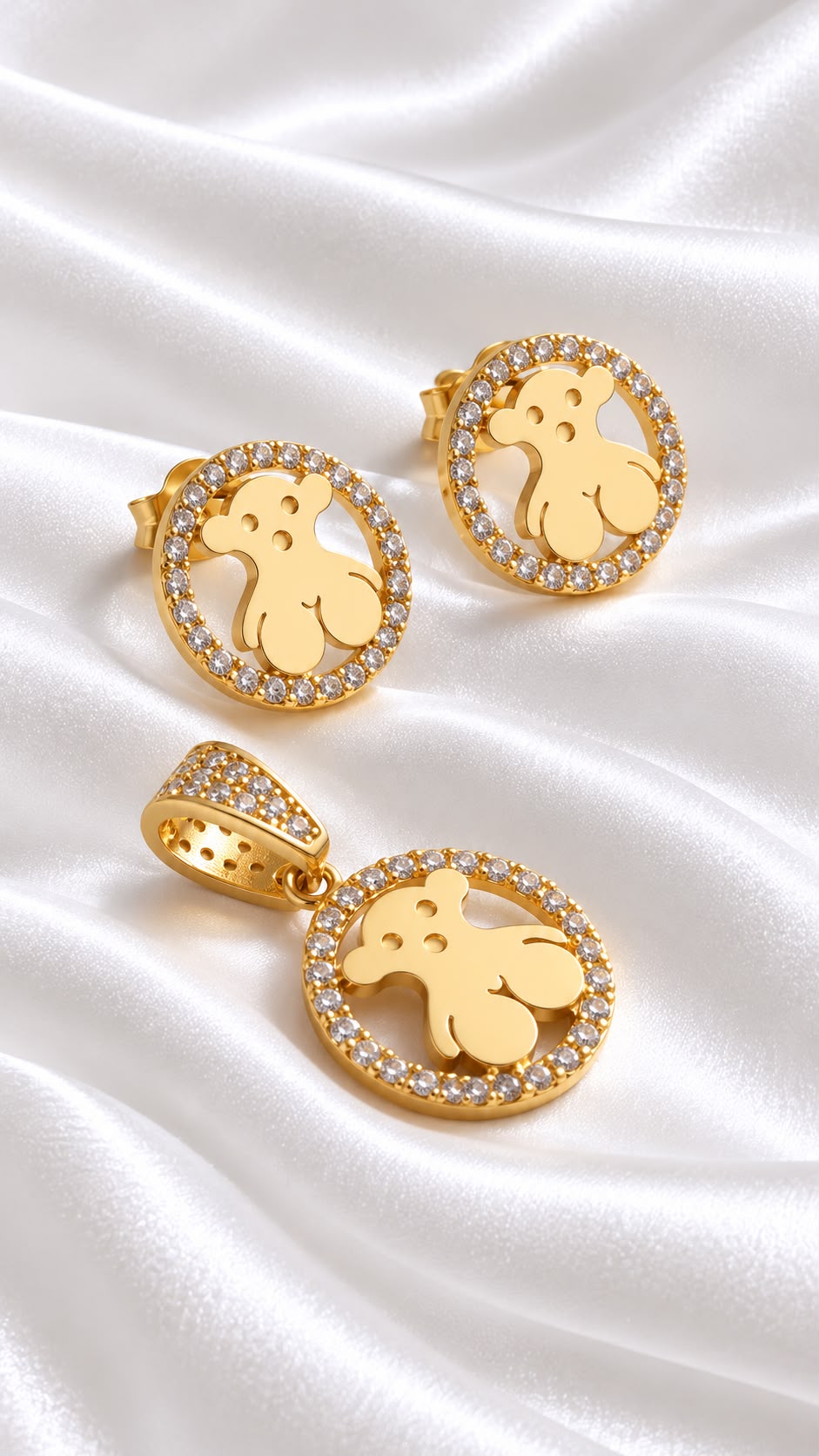 Conjunto de pendientes y colgante de oso en oro 10 quilates
